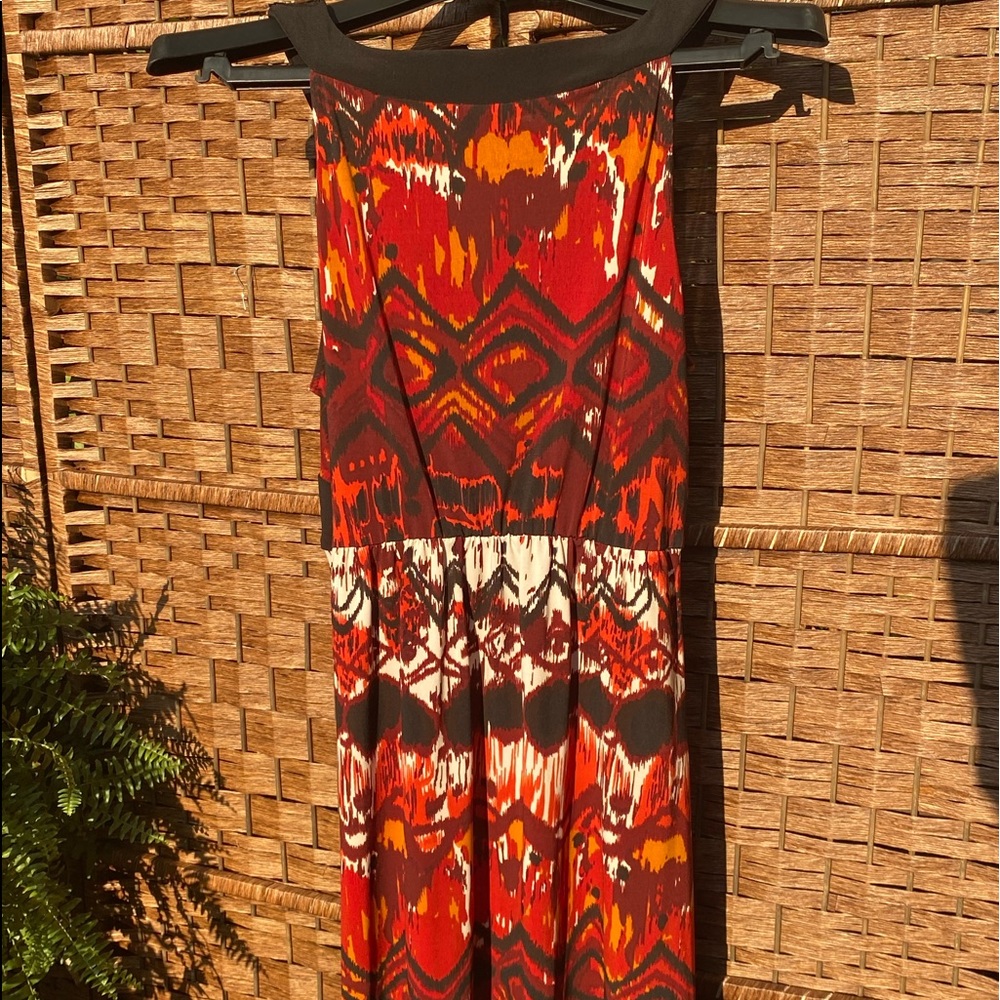 Sleeveless eye catching dress - Picture 3 of 3